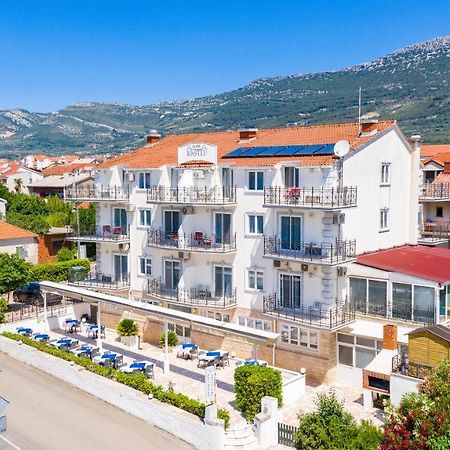 Hotel Aqua - Guest Rooms & Suites Kaštela מראה חיצוני תמונה