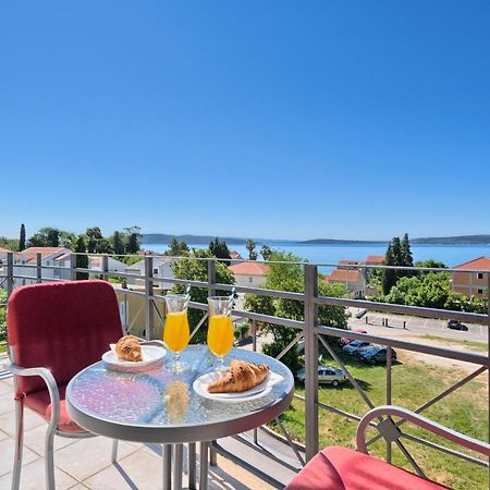 Hotel Aqua - Guest Rooms & Suites Kaštela מראה חיצוני תמונה
