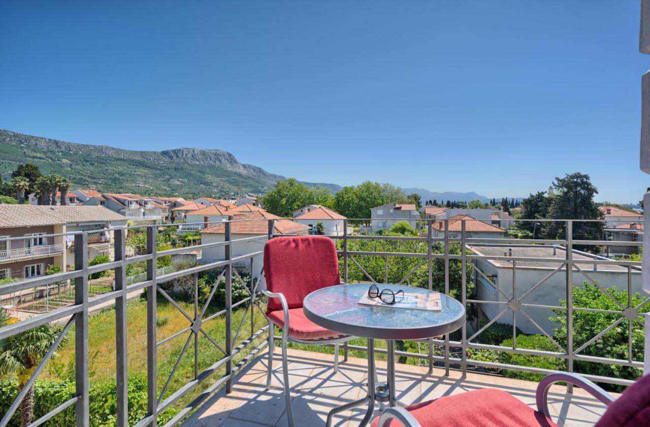 Hotel Aqua - Guest Rooms & Suites Kaštela מראה חיצוני תמונה