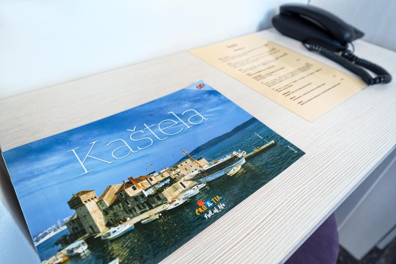 Hotel Aqua - Guest Rooms & Suites Kaštela מראה חיצוני תמונה