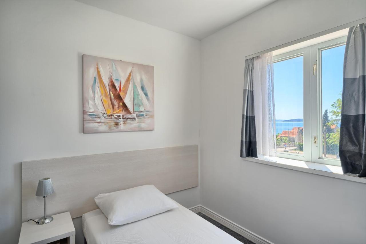 Hotel Aqua - Guest Rooms & Suites Kaštela מראה חיצוני תמונה