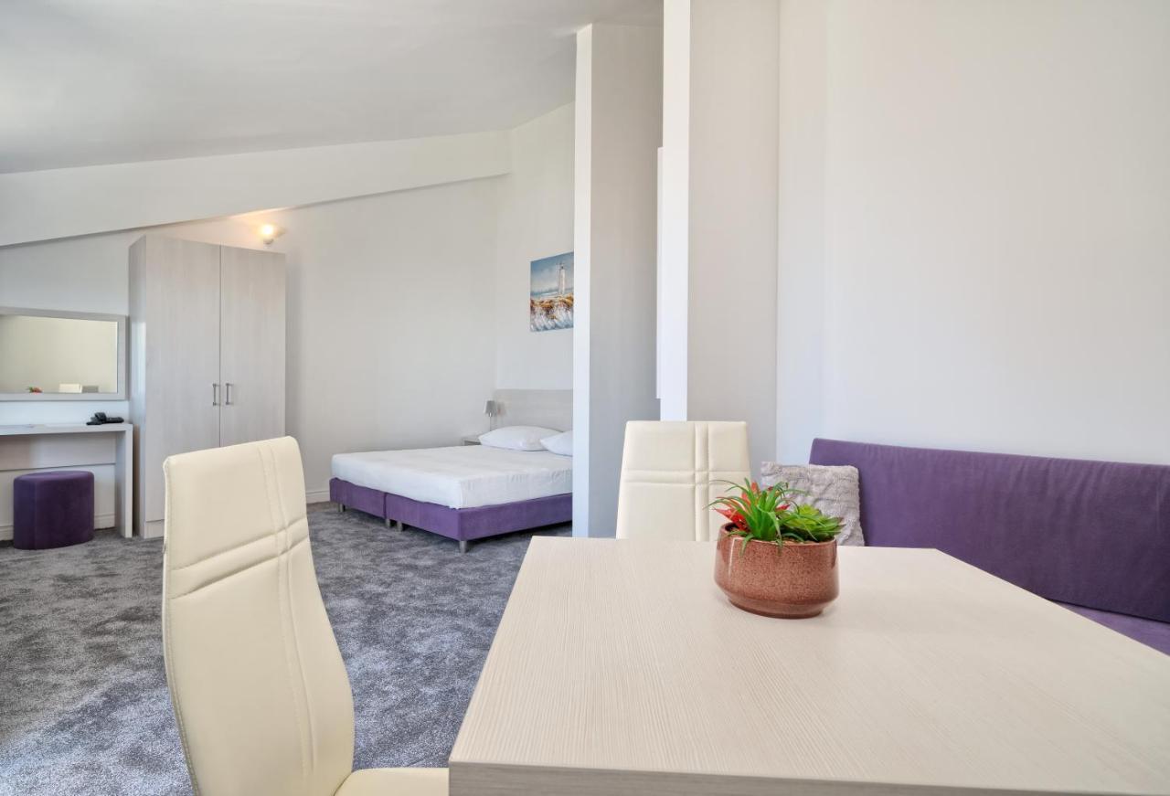 Hotel Aqua - Guest Rooms & Suites Kaštela מראה חיצוני תמונה