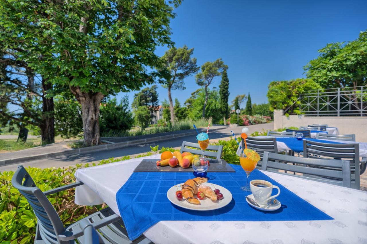 Hotel Aqua - Guest Rooms & Suites Kaštela מראה חיצוני תמונה