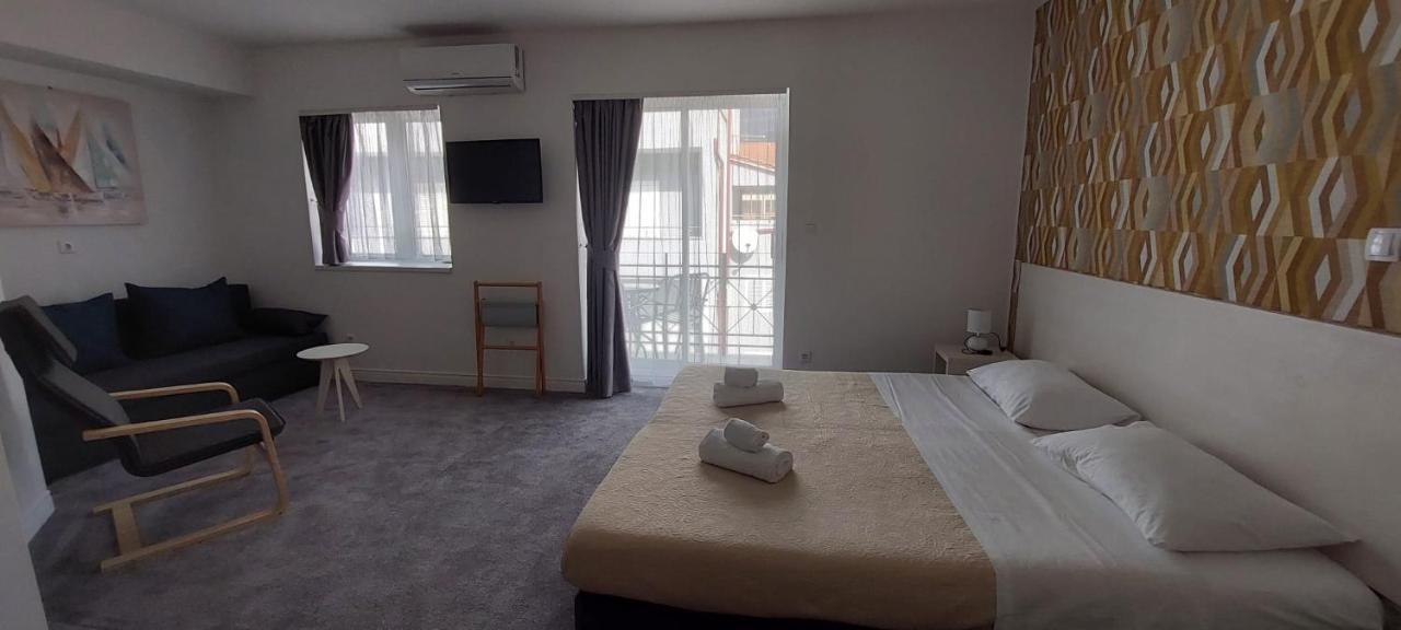 Hotel Aqua - Guest Rooms & Suites Kaštela מראה חיצוני תמונה