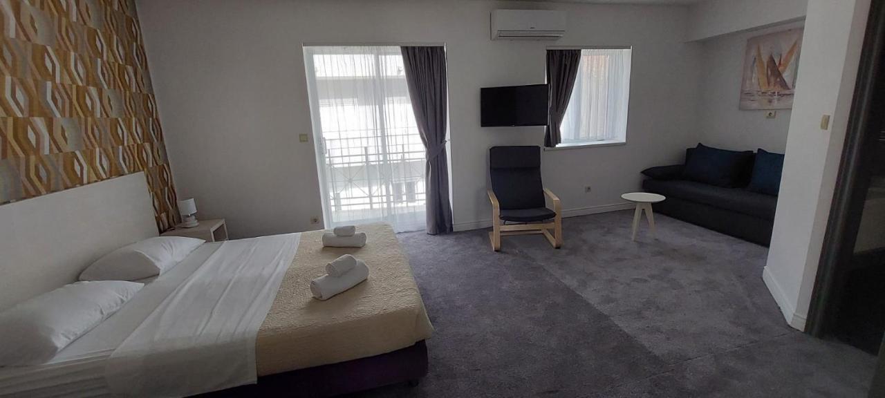 Hotel Aqua - Guest Rooms & Suites Kaštela מראה חיצוני תמונה