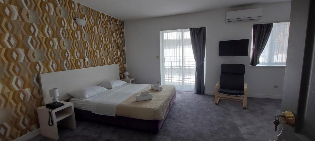 Hotel Aqua - Guest Rooms & Suites Kaštela מראה חיצוני תמונה